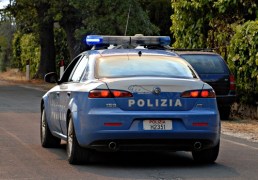 Foligno, in auto con una pistola rubata a Perugia e 65 munizioni: arrestato 23enne