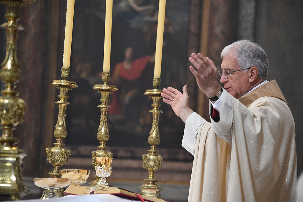 Monsignor Boccardo durante la messa di Pasqua a Spoleto, immagine di repertorio